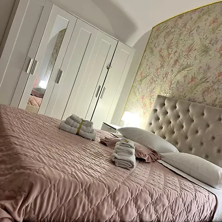 Aurora'S Home-2